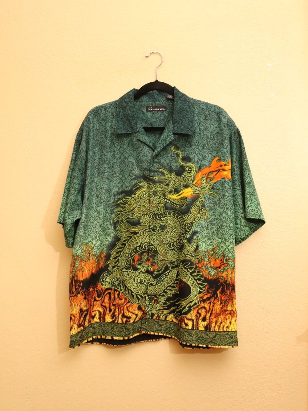 Vintage No Boundaries Y2K Dragon Short Sleeve Button Up (L)